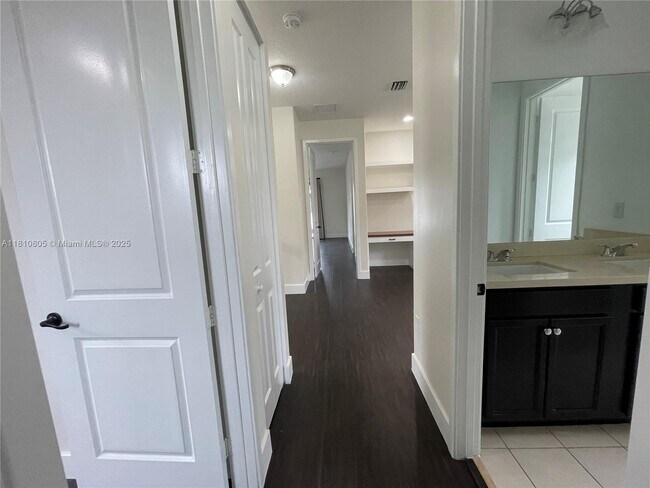 Building Photo - 3316 W 98th Pl