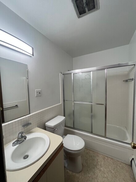 Building Photo - 150 Bird Ave