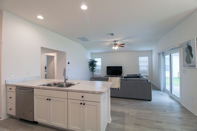 Building Photo - 7637 Rutherford Ln