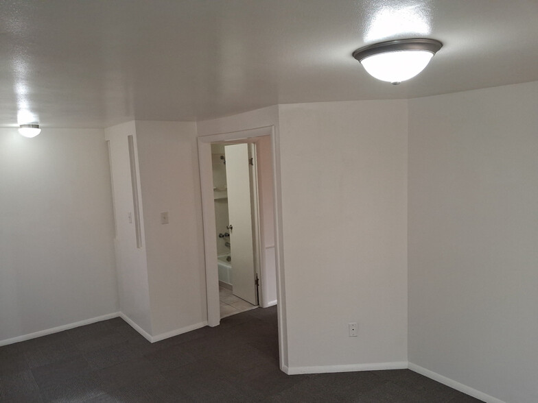 Building Photo - 4944 Old Maysville Rd