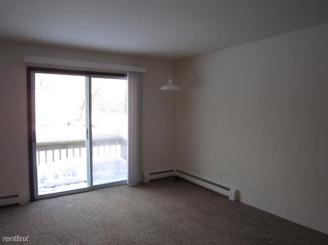 Building Photo - 2 br, 1 bath Apartment - Martin House Apts 32
