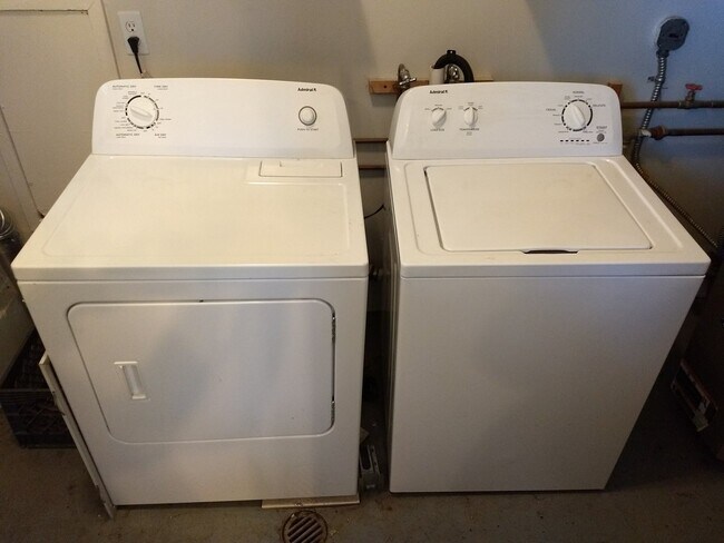 Building Photo - 2 bed 1 bath Royal Oak ranch