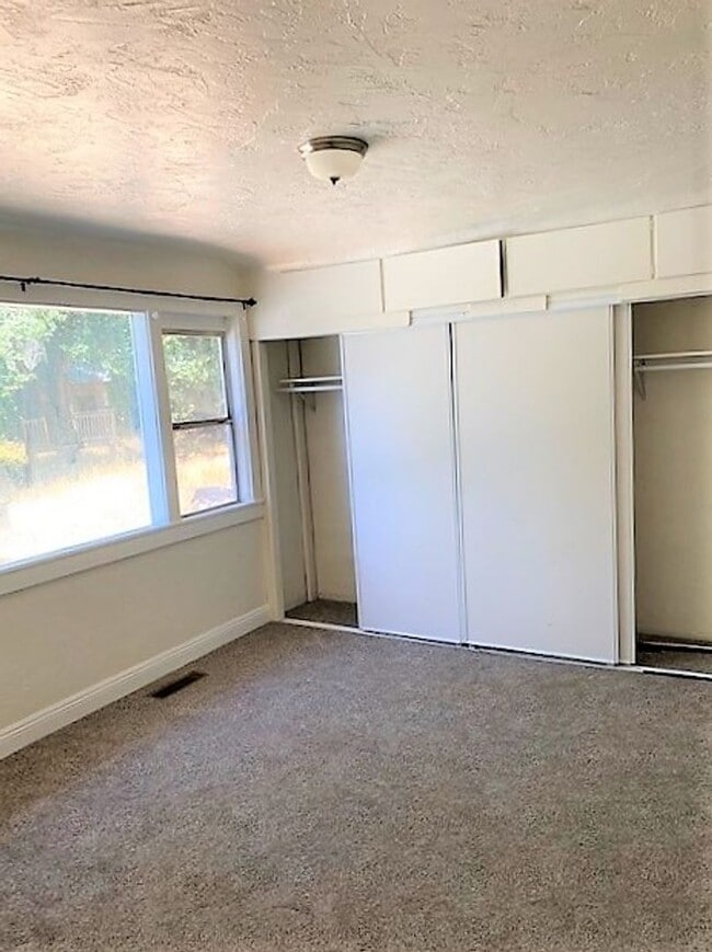 Building Photo - Spacious Home in Shasta Lake City!!