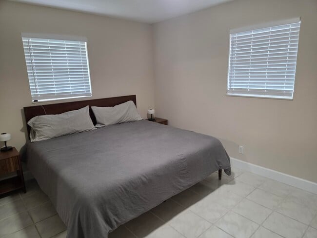 Building Photo - 2802 Crown Ct