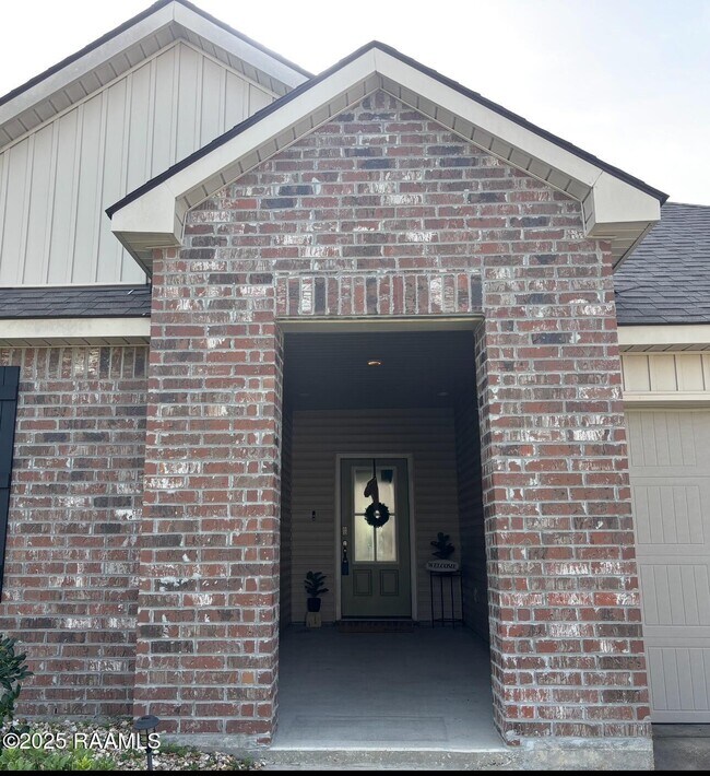 Building Photo - 205 Acadian Lk Dr