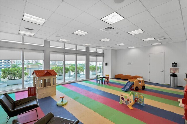 Building Photo - 1111 SW 1st Ave