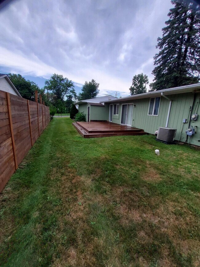 Building Photo - 2828 Packard St