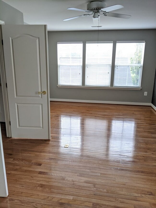 Building Photo - Single Family Home in Established Urbana Highlands Ready before the holidays!