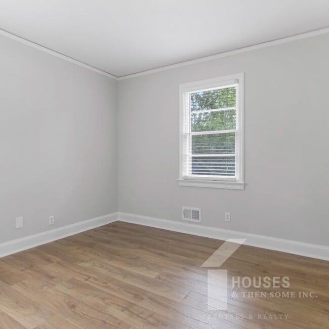 Building Photo - 9 Forestdale Dr