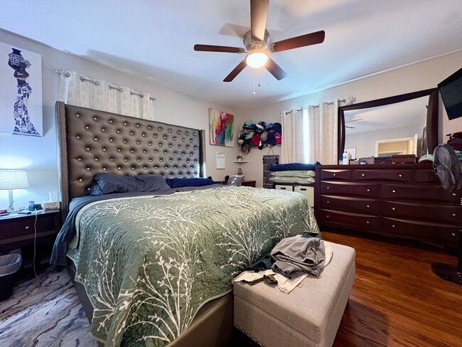 Building Photo - Adorable in Arlington: 3- Bedrooms 1- Bathroom 1- Car Garage