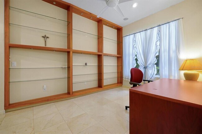 Building Photo - 220 E Bahama Rd