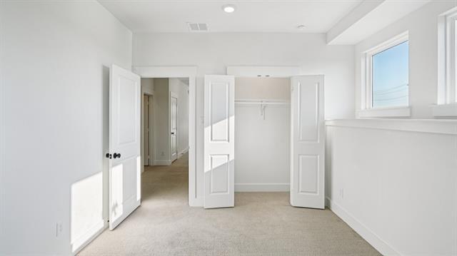 Building Photo - 3661 Rosemont Dr