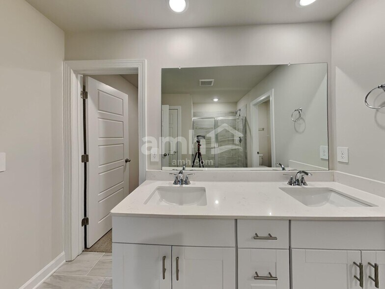 Building Photo - 789 Treeline Rd