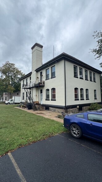 Building Photo - 126 Norwood St
