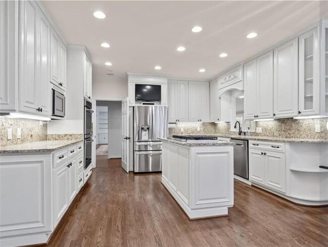 Building Photo - 755 River Gate Dr