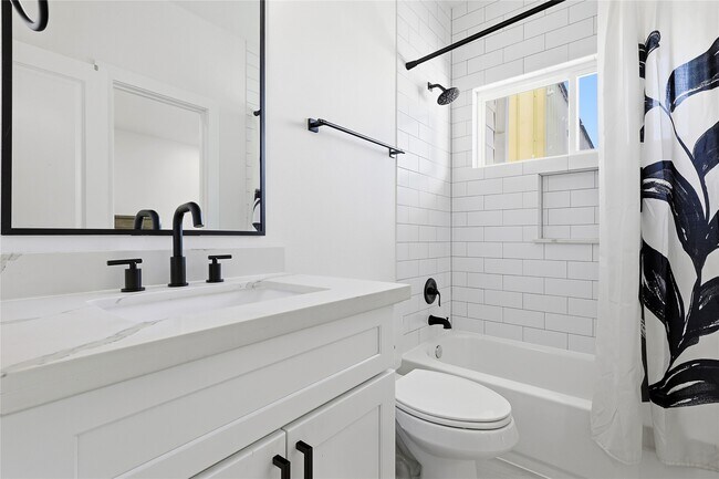 Building Photo - 107 W Whitney St