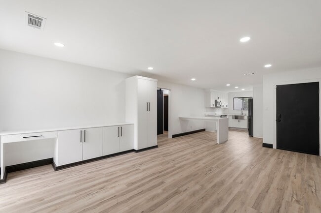 Building Photo - Welcome to Uptown Living in a South Park S...