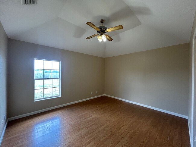 Building Photo - 8623 Oakridge Loop