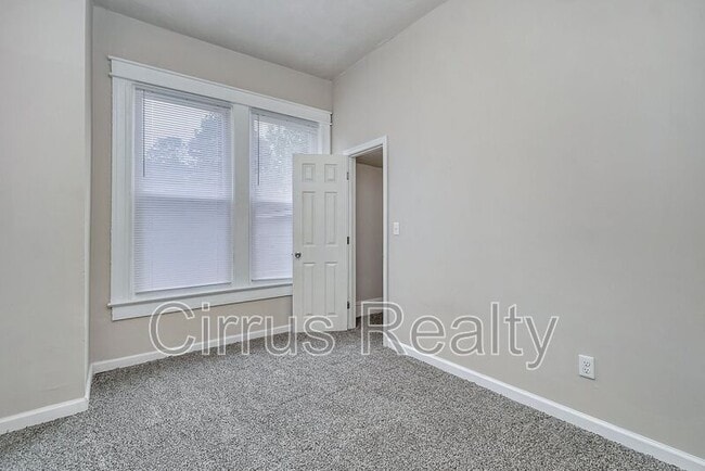 Building Photo - 301 Cedar St