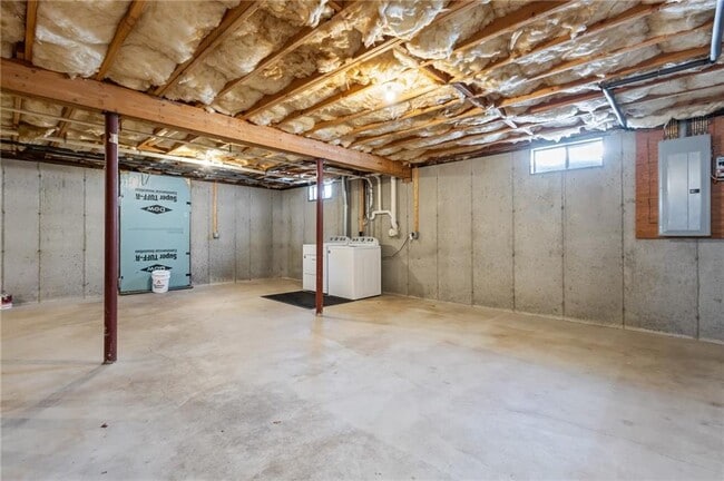 Building Photo - 27 River St