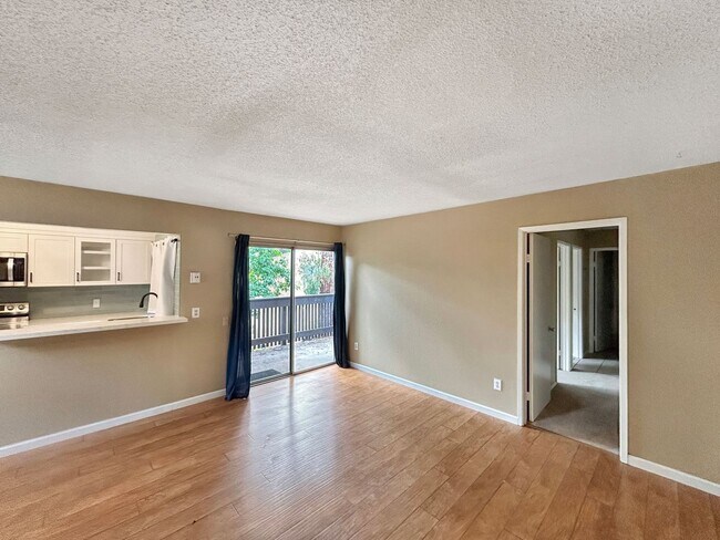 Building Photo - Beautiful 1BD/1BA W/ Reserved Parking in M...