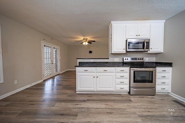 Building Photo - 2802 Evans Dr