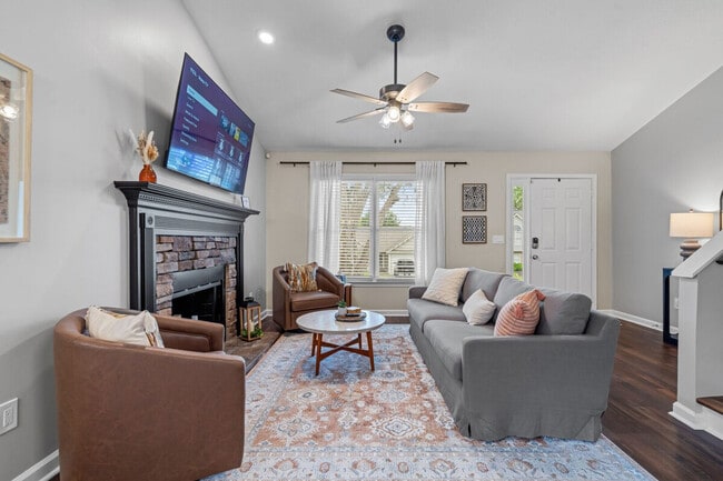 Building Photo - 13 Huntcliff Dr