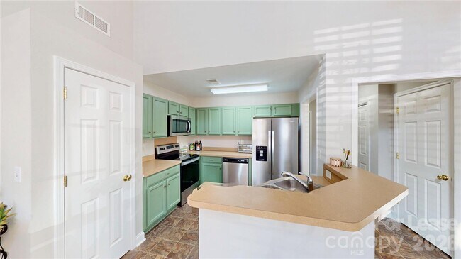 Building Photo - 447 Fawnbrook Ln