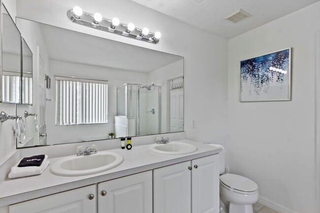 Building Photo - 131 Willow View Dr