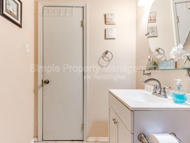 Building Photo - 900 Borum Pl