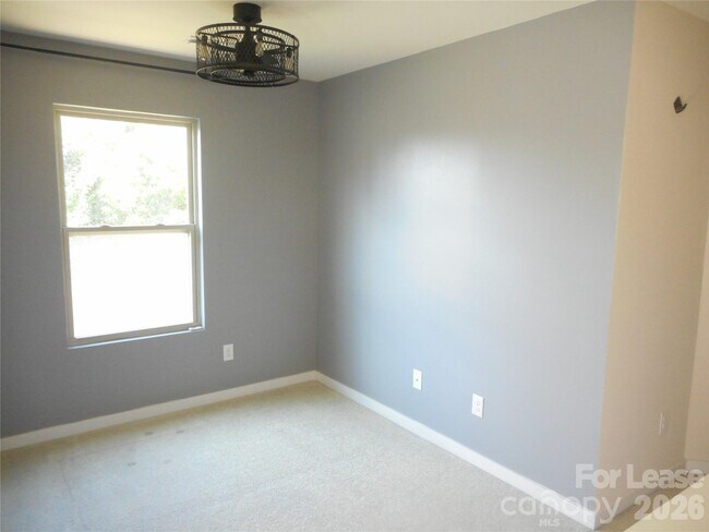 Building Photo - 7156 Pitzer Dr