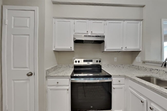 Building Photo - 10107 King Ranch Ln