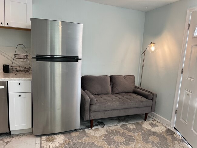 Building Photo - 749 1st St