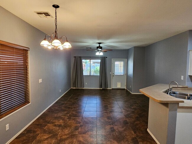 Building Photo - Great 1670 sq ft 4 bd 2 bathroom home in litchfield