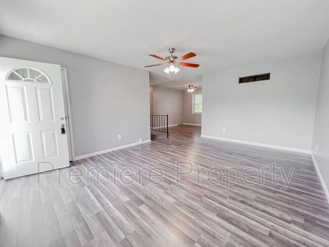 Building Photo - 5101 NE 58th St