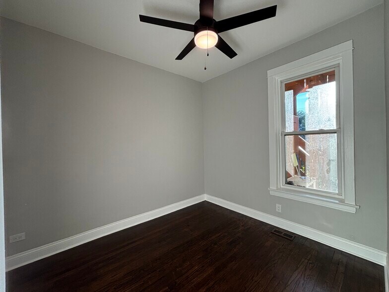 Bedroom - 4317 N Ashland Ave