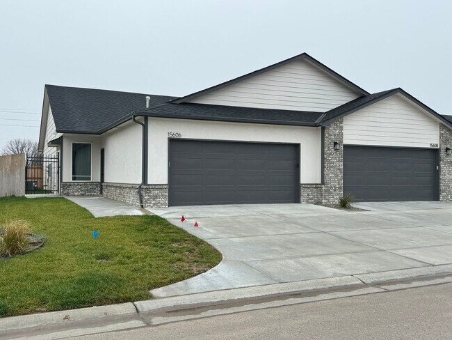 Building Photo - 15606 E 21st Ct N