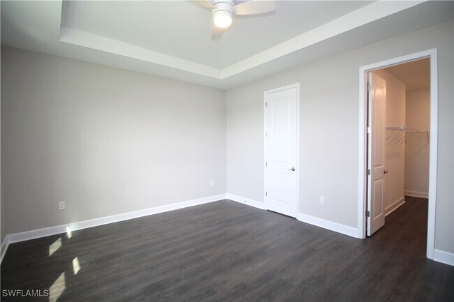 Building Photo - 2051 Grove Dr