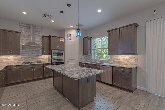 Building Photo - 6523 E Bluefield Ave