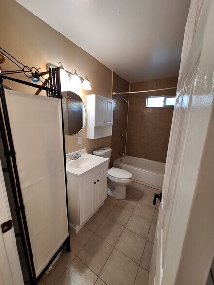 Bathroom - 1410 E St