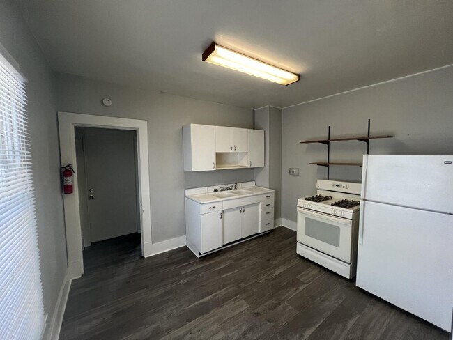 Building Photo - Large 1BR in Wayland