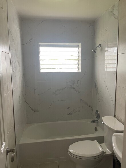 Primary Photo - 102 SW 4th Ave