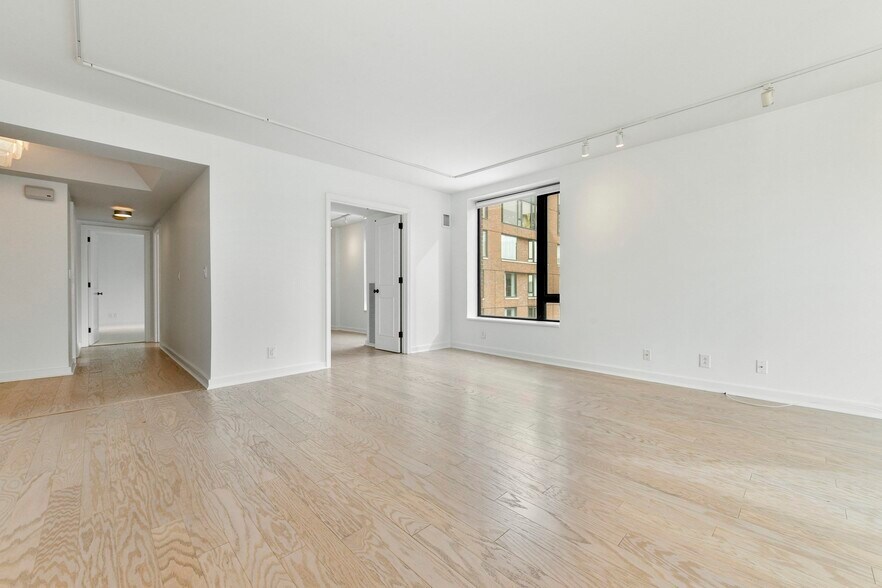 Building Photo - 220 Boylston St