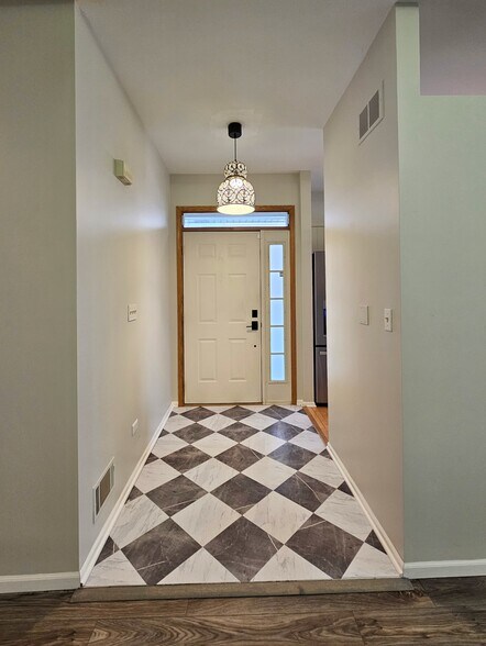 Front Foyer - 22943 Bussey Dr