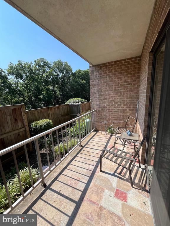 Building Photo - 1637 Oakwood Dr