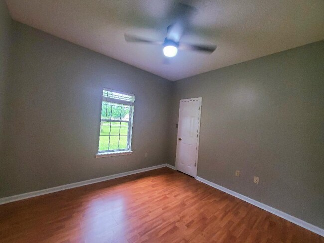 Building Photo - 183 Melody Ln