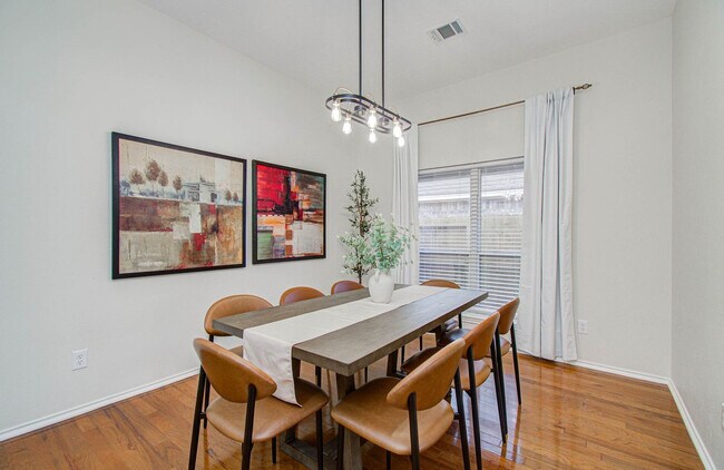 Building Photo - 7211 Crescent Mills Dr