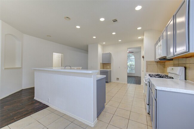 Building Photo - 14027 Coveney Dr