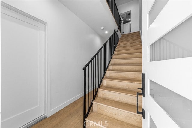 Building Photo - 1376 Edgecliffe Dr
