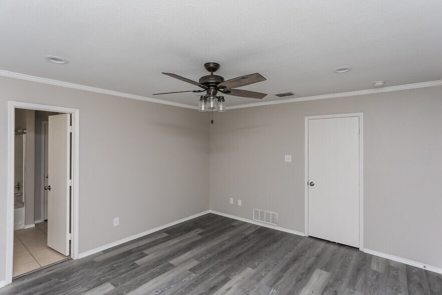 Building Photo - 2513 Buffalo Run